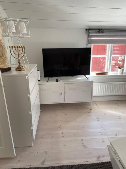 Historisk Charm I Hjaertat Av Gamla Stan Kalmar Villa Buitenkant foto