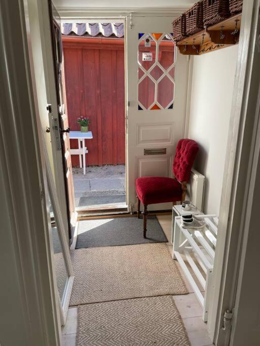 Historisk Charm I Hjaertat Av Gamla Stan Kalmar Villa Buitenkant foto