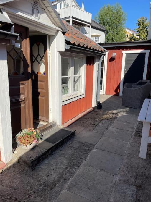 Historisk Charm I Hjaertat Av Gamla Stan Kalmar Villa Buitenkant foto